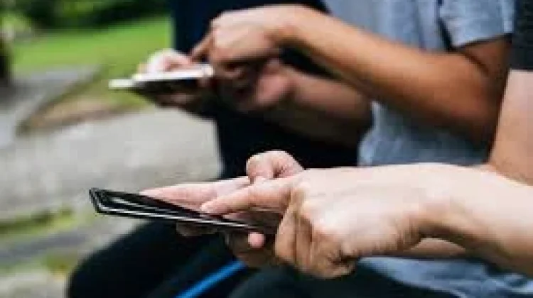 Ketahui Waktu Ideal Bermain Handphone