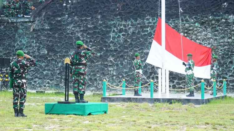 Upacara Bendera Korem 182 Perkuat Disiplin Prajurit