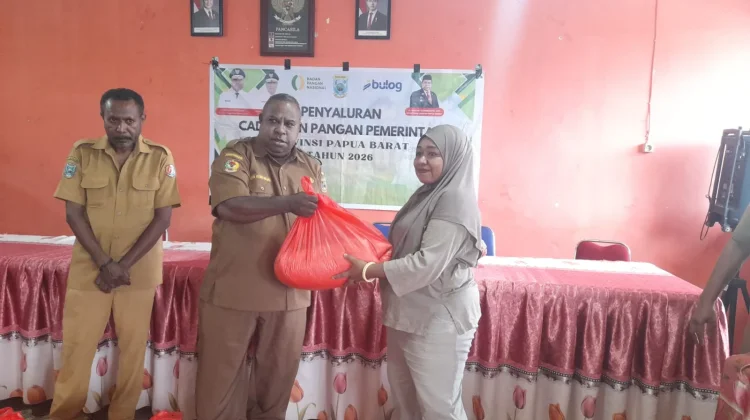 Pemprov Papua Barat Salurkan Cadangan Pangan ke Masyarakat
