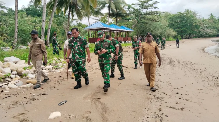 Dandim 1803/Fakfak Dampingi Danrem Tinjau Persiapan Perayaan Misi Katolik