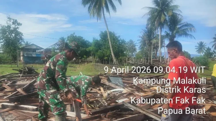Babinsa Karas Bersama Warga Bersihkan Masjid Nurul Iksan