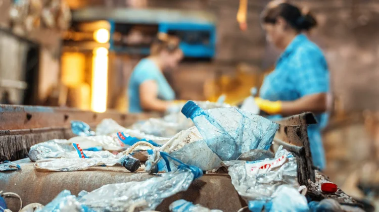 Mengolah Sampah Jadi Produk Bernilai Tinggi