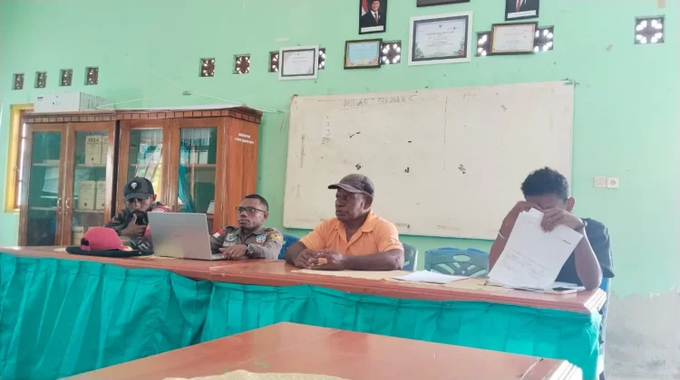 Babinsa Karas Hadiri Penetapan Penerima BLT Kampung Mas