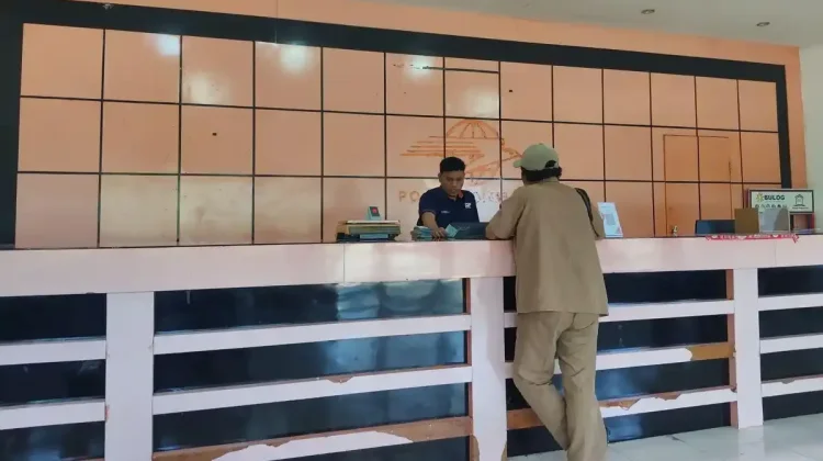 Kantor Pos Fakfak Tetap diminati untuk Pembayaran listrik
