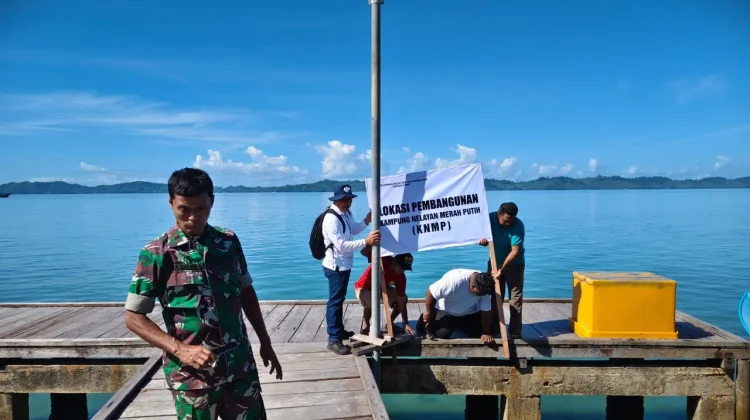 KKP Pasang Papan Nama Kampung Nelayan Merah Putih