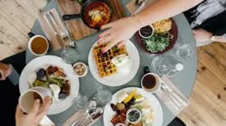 Fakta Makan di Malam Hari: Mitos atau Realita?