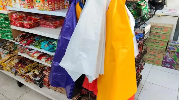 Dampak Kebakaran Pabrik, Plastik di Fakfak Alami Kenaikan Harga