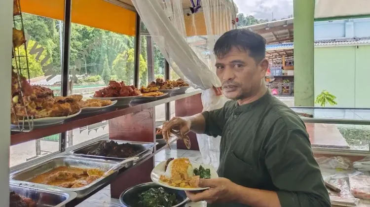 Warung Padang Fakfak Cari Strategi Hadapi Kenaikan LPG