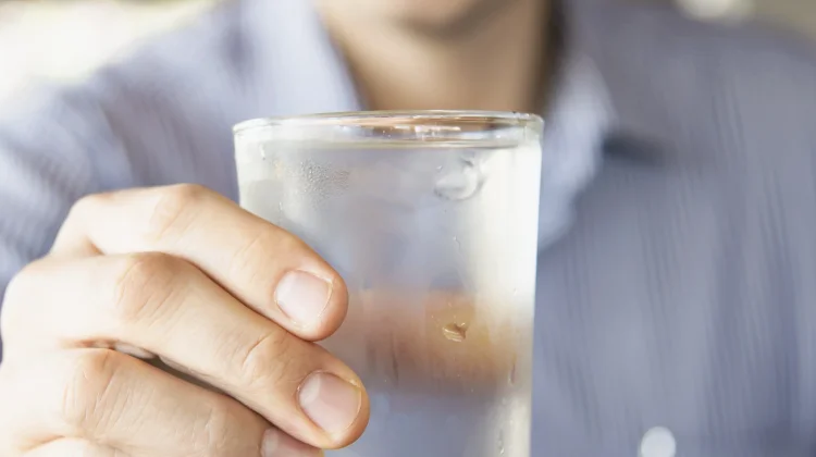 Tujuh Manfaat Minum Air Garam di Pagi Hari