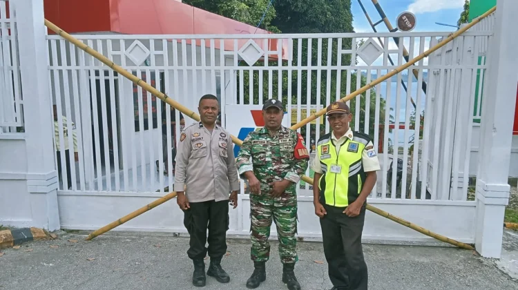 Babinsa Fakfak Amankan Pembukaan Pemalangan Area Pertamina
