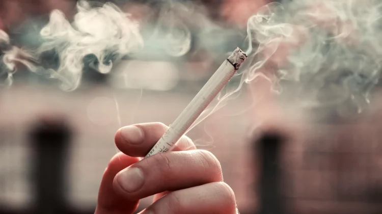 Asap Rokok di Rumah: Ancaman Nyata bagi Kesehatan Keluarga