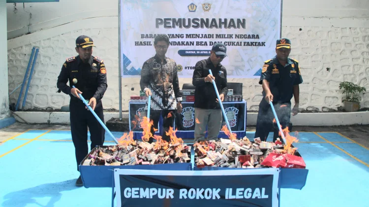 Bea Cukai Fakfak Musnahkan Ribuan Rokok Ilegal