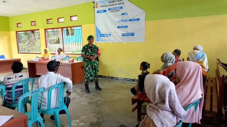 Babinsa Fakfak Sosialisasi Rekrutmen TNI AD Kepada Warga