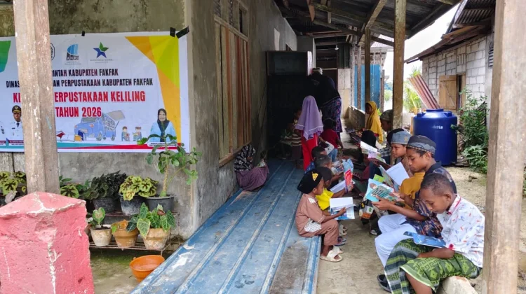 Perpustakaan Keliling Tingkatkan Minat Baca Warga Fakfak