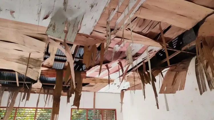 Perpustakaan SD Inpres Sanggram Rusak Parah Butuh Perhatian