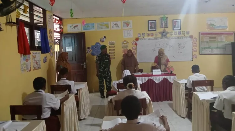 Babinsa Koramil Fakfak Beri Wawasan Kebangsaan Siswa