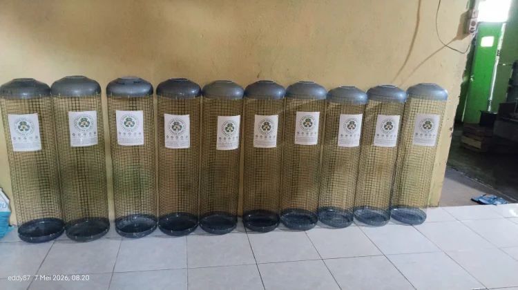Limbah Galon Bekas Disulap Jadi Tempat Sampah Bernilai