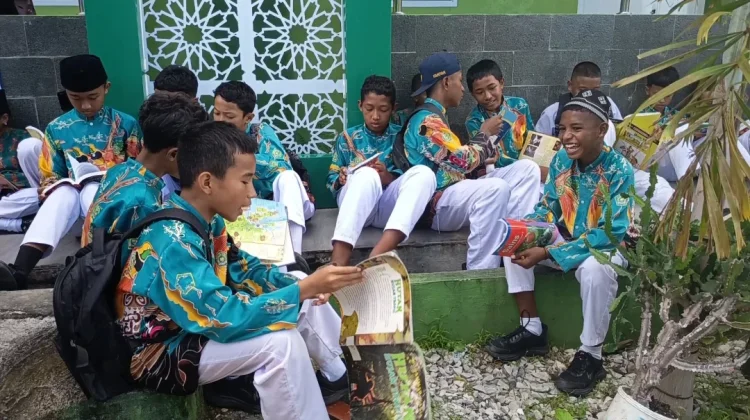 Pelayanan Literasi Keliling Disambut Hangat Warga Sekolah MTSN Fakfak