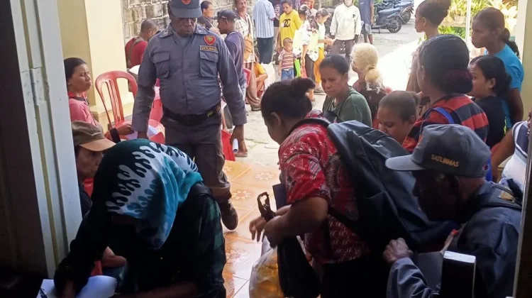 Warga Wagom Utara Terima Bantuan Pangan Pemerintah