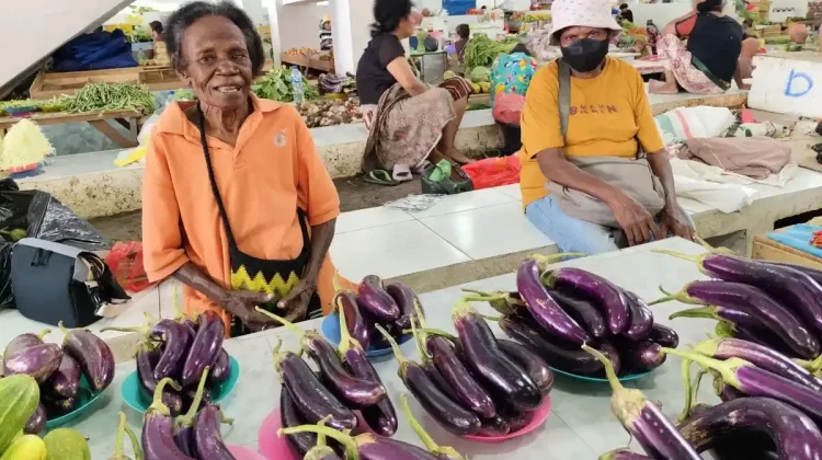 Pedagang Pasar Thumburuni Fakfak Keluhkan Pembeli Semakin Sepi