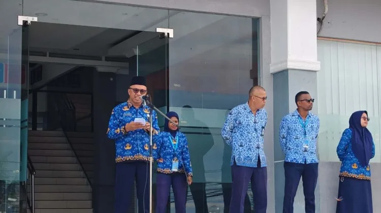 Kepala RRI Fakfak Tekankan Kerja Sesuai Aturan Pegawai