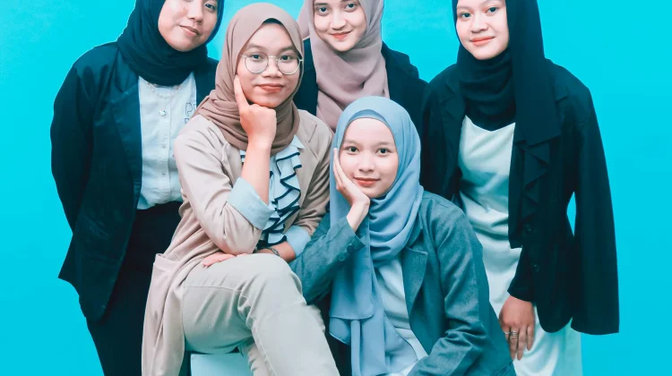Lima Ciri Kepribadian Orang yang Suka Warna Biru Menurut Psikolog