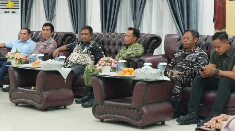 Hadiri Penyerahan LHP Hibah Parpol 2025, ini Harapan Dandim 1803/Fakfak