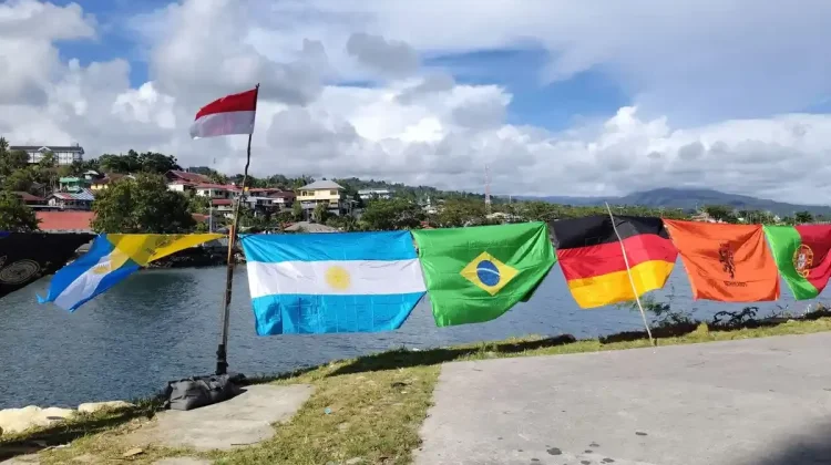 Pedagang Bendera Piala Dunia Mulai Ramai di Fakfak