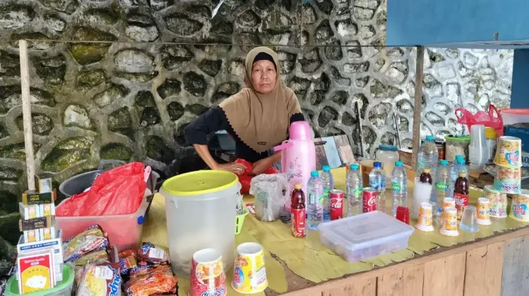 Pedagang Thumburuni Bertahan meski Terminal Sudah Tak Beroperasi