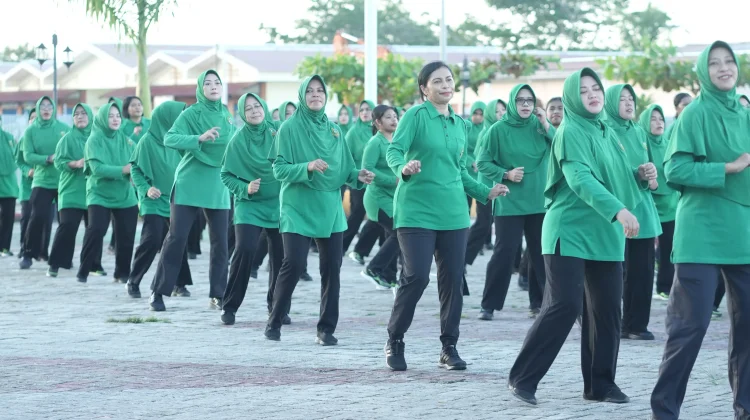 Persit KCK XVIII/Kasuari Perkuat Kekompakan lewat Olahraga Bersama