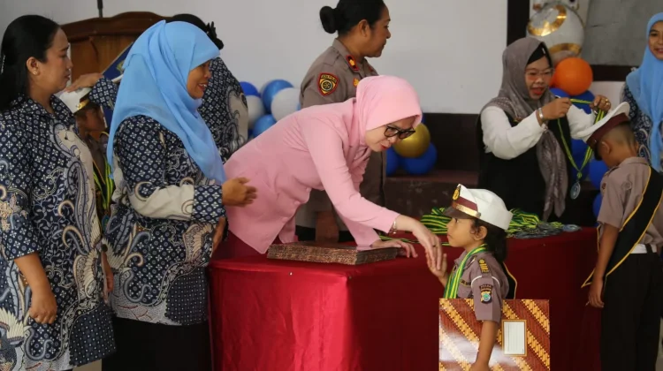 TK Kemala Bhayangkari Fakfak Gelar Penamatan Peserta Didik