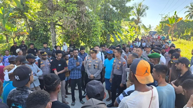 Polres Fakfak Utamakan Musyawarah Tangani Aksi Pemalangan Jalan Umum