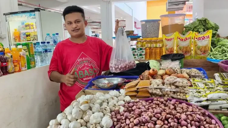 Pasokan Tersendat, Bawang Merah Fakfak Tembus Rp.80 Ribu