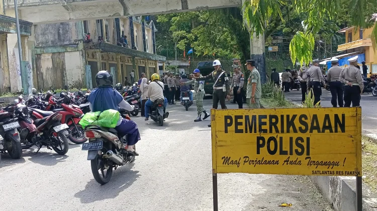 Razia Gabungan, Petugas Tertibkan Pajak Kendaraan dan Pelanggaran Lalu Lintas