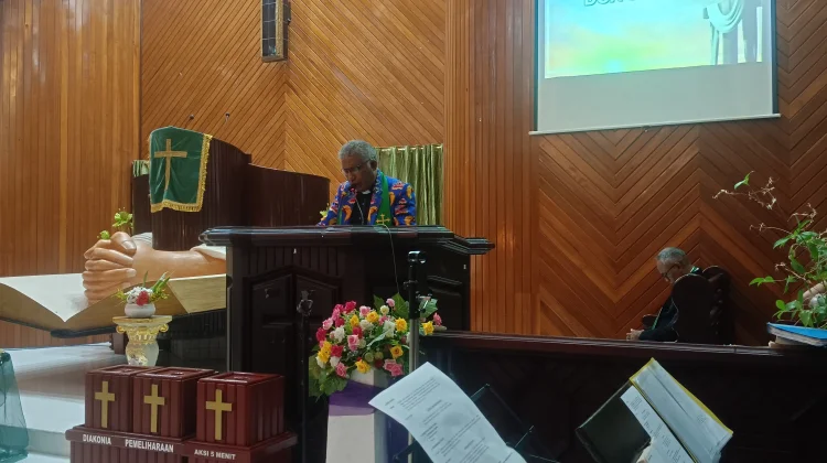 Ibadah Pengutusan Perparawi Fakfak, Pdt Tanamal Tekankan Pelayanan dan Kasih
