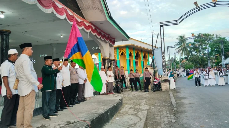Personel Kodim 1803/Fakfak Meriahkan Pawai Ta’aruf Tahun Baru Islam