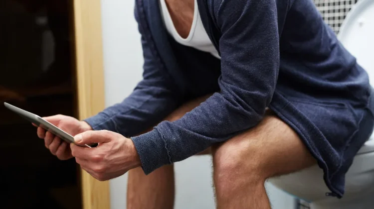 Menunda ke toilet saat bekerja,bisa picu masalah kesehatan