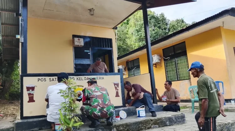 Babinsa dan Pospol Danaweria Gelar Karya Bakti Bersama Bersihkan