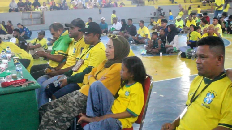 Nobar Brazil Kontra Haiti Pererat Kebersamaan Warga Fakfak