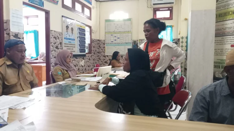Disdukcapil Fakfak Tingkatkan Pelayanan Cepat Mudah Nyaman Bagi Masyarakat