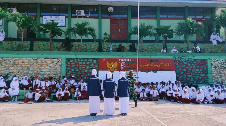 MTSN Fakfak Tanamkan Nasionalisme Melalui Pelatihan Pengibaran Bendera
