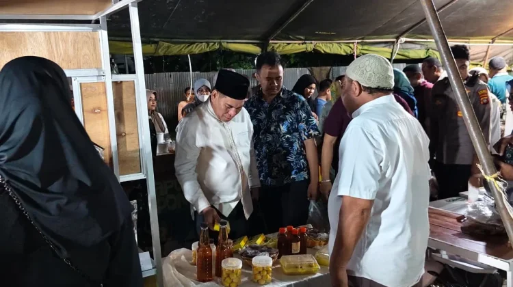 Bupati Fakfak Tinjau Stand Kuliner UMKM usai Membuka Lomba Islami