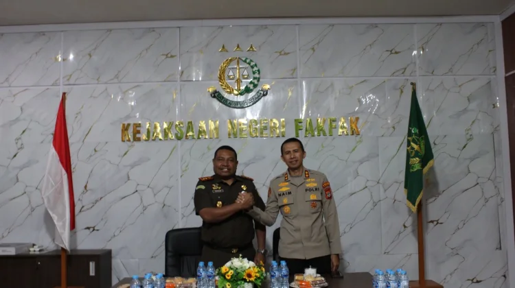 Kapolres Fakfak Perkuat Sinergitas, Silaturahmi ke Kejaksaan Negeri Fakfak