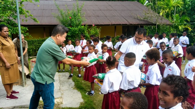 Bantuan Pendidikan Disalurkan kepada 140 Siswa YPPK di Paroki Santa Maria Merapi