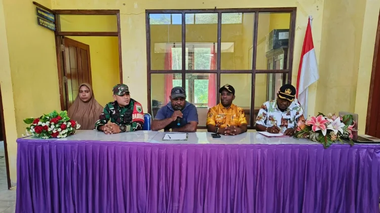 Babinsa Kramomongga Hadiri Penyerahan SK Panitia HUT Kemerdekaan RI Ke-81