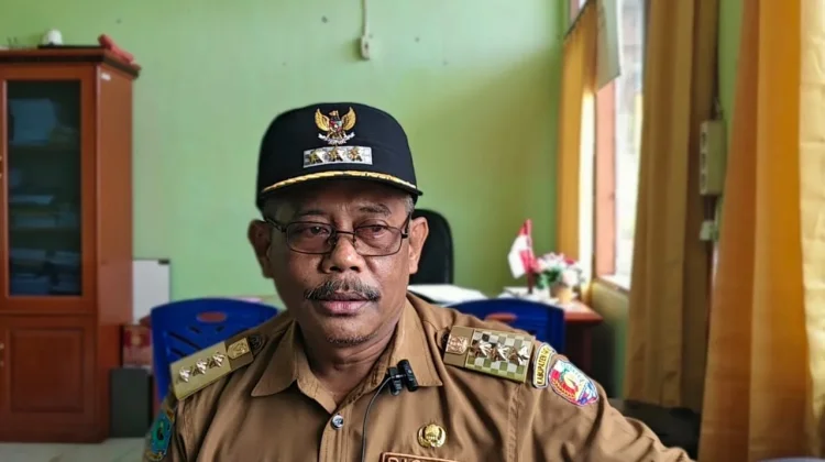 Kepala Distrik Pariwari Ajak Warga Kibarkan Merah Putih Mulai Satu Agustus