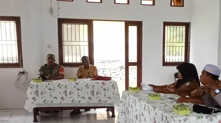 Babinsa Koramil Fakfak Barat Perkuat Sinergi Persiapan Peringatan HUT RI