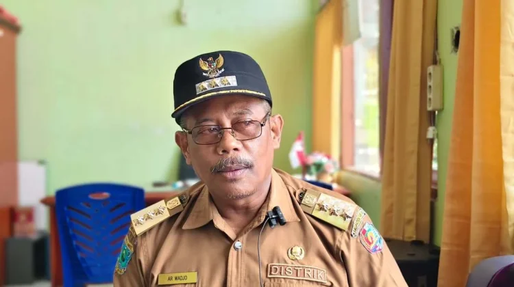 Distrik Pariwari Ajak Kampung Semarakkan HUT RI Dengan Umbul-Umbul