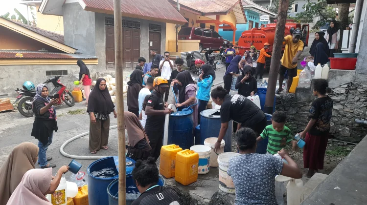Pemkab Fakfak Gerak Cepat Salurkan Air Bersih untuk Warga Terdampak Kemarau