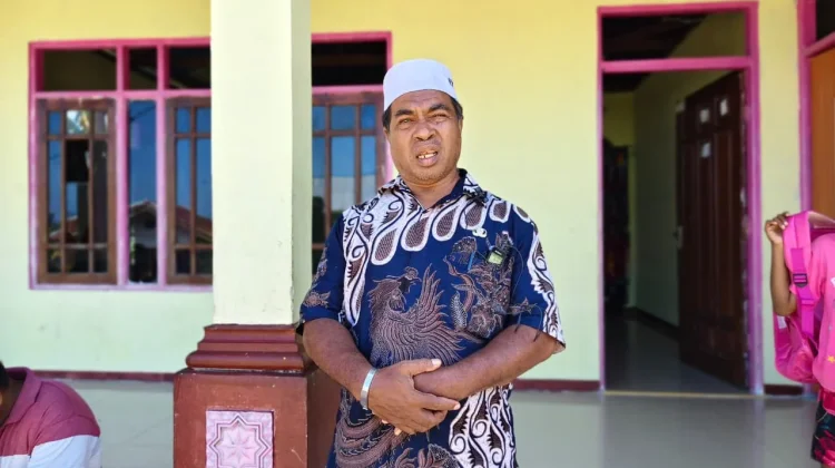 Panjat Pinang Jadi Penutup Lomba Kemerdekaan di Distrik Fakfak Barat